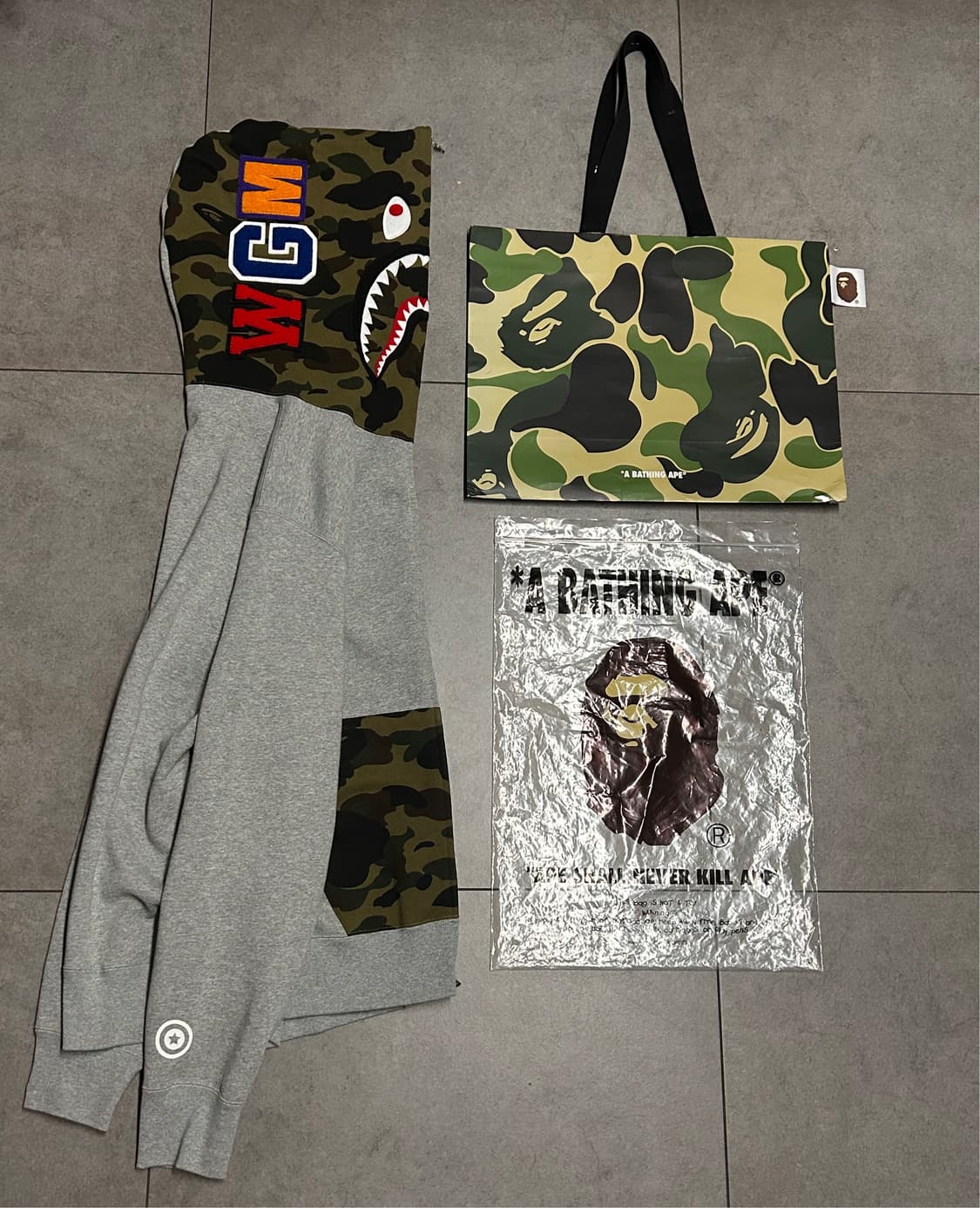 새상품 베이프 후드집업 상품이미지1