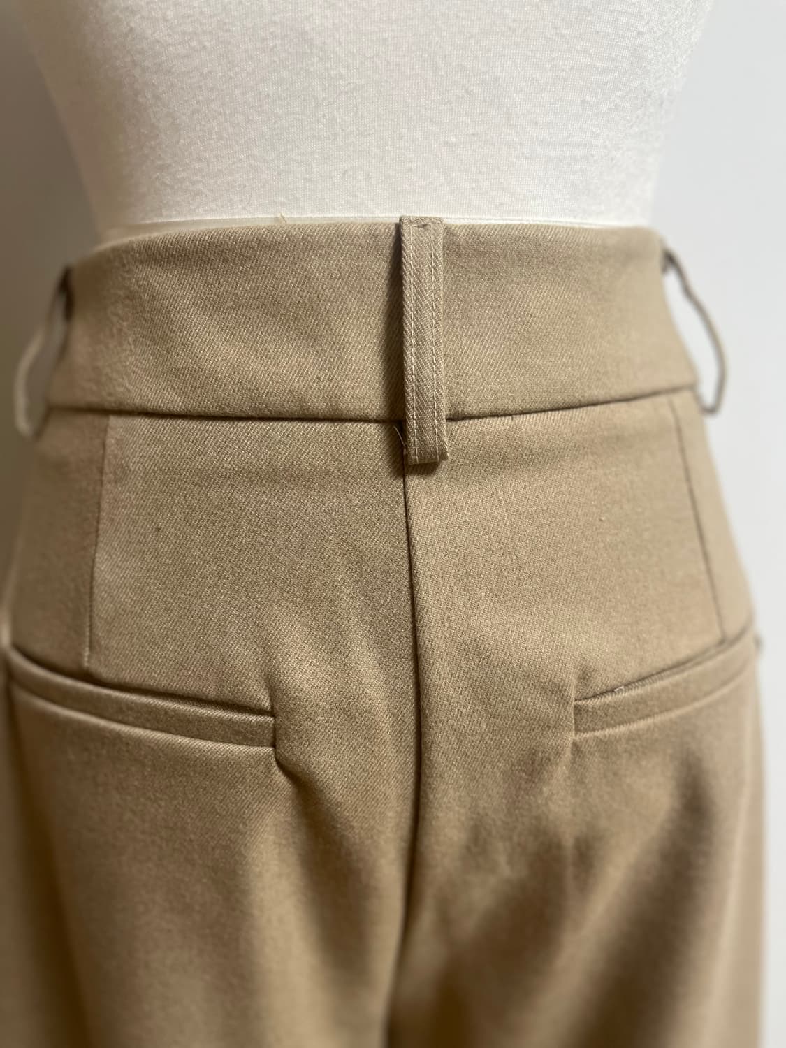 [새상품] 르베이스먼트 핀턱 슬랙스 상품이미지9