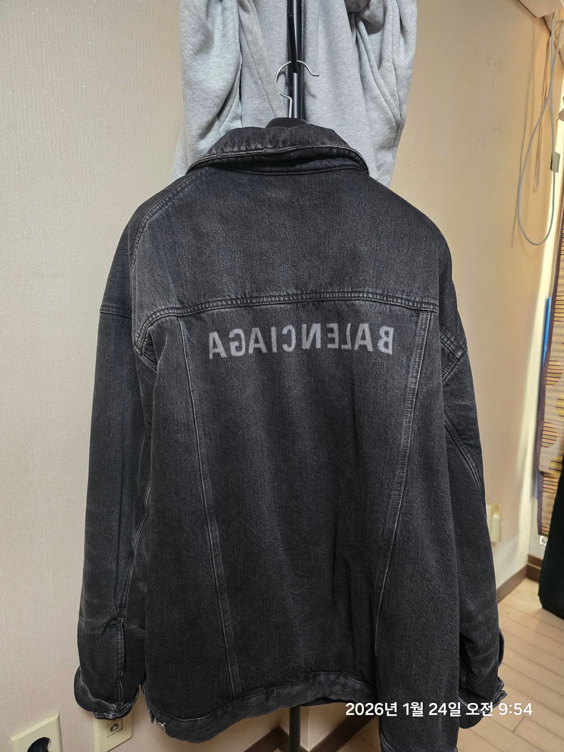 발렌시아가 미러 패디드 데님 자켓 상품이미지1