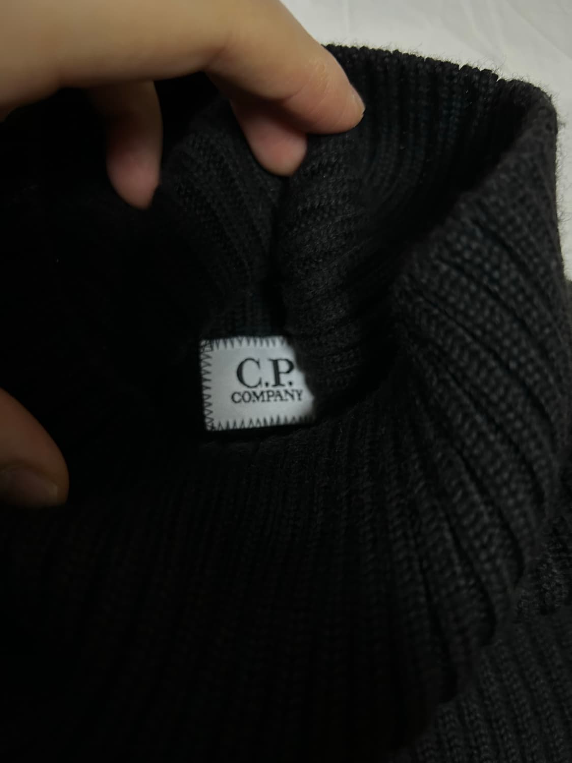 CP Company 렌즈 골지 터틀넥 니트 블랙 52(105) 판매합니다 상품이미지5