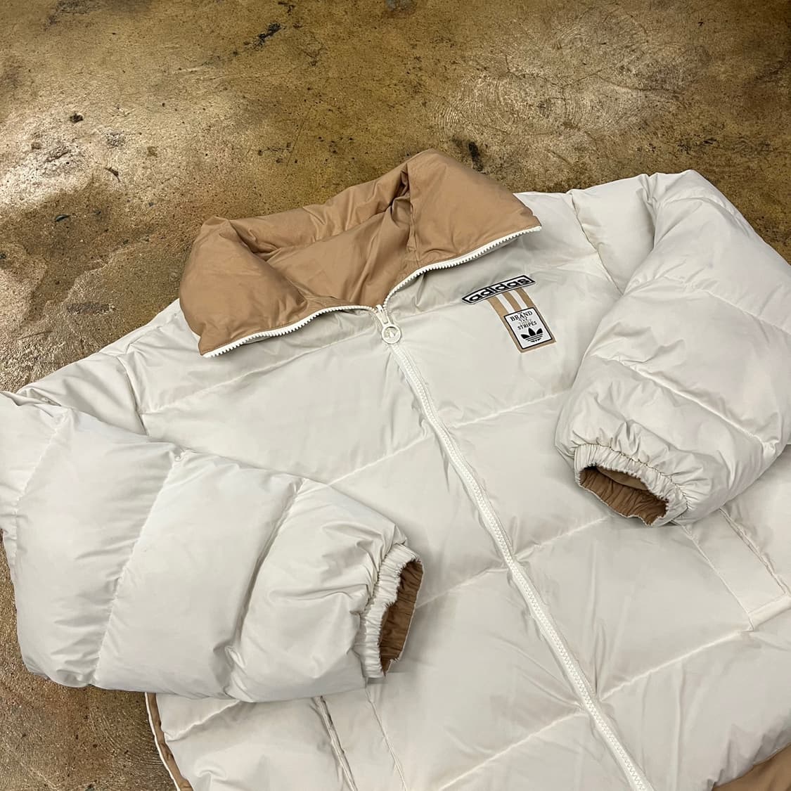 아디다스 베이지 브라운 화이트 양면 리버시블 패딩 상품이미지1
