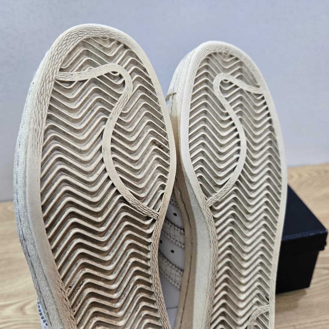 265 아디다스 x 언디핏 슈퍼스타 80s 화이트 상품이미지8