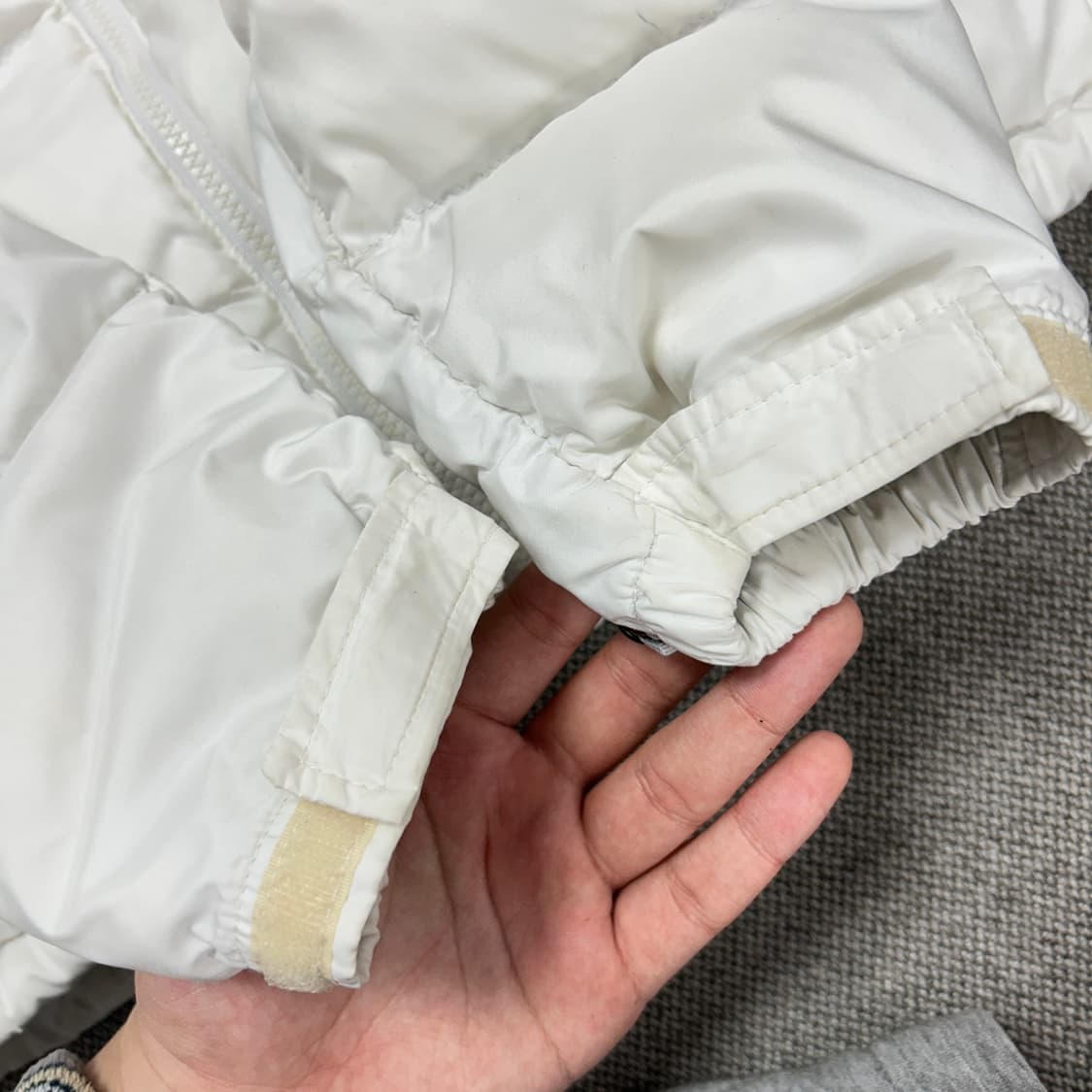 노스페이스 우먼스 화이트실버 눕시700 패딩(M) 상품이미지4