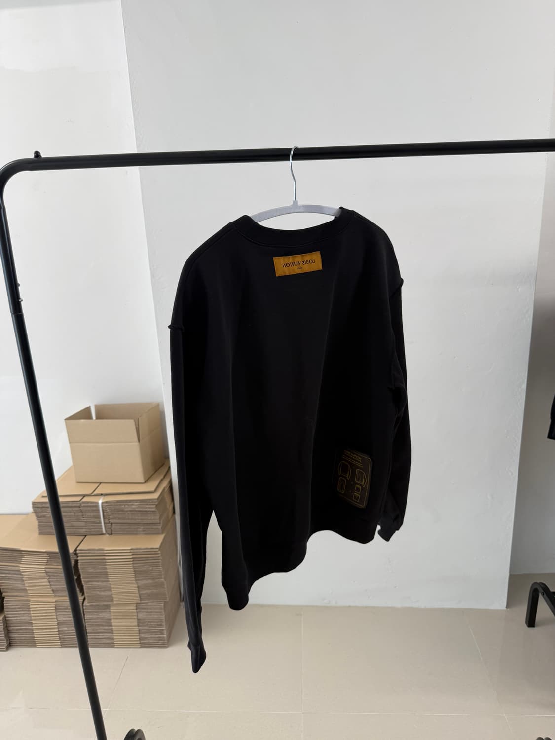 (S) 루이비통 인사이드 아웃 맨투맨 블랙  상품이미지2