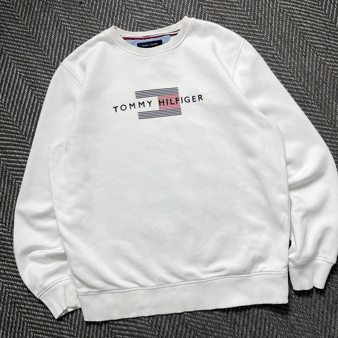타미힐피거 스펠아웃 빅로고 화이트 맨투맨 y 5058 상품이미지1