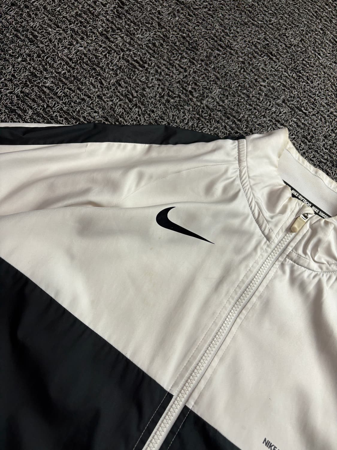 나이키 스우시로고 풋볼 트레이닝 바람막이 2834 상품이미지3