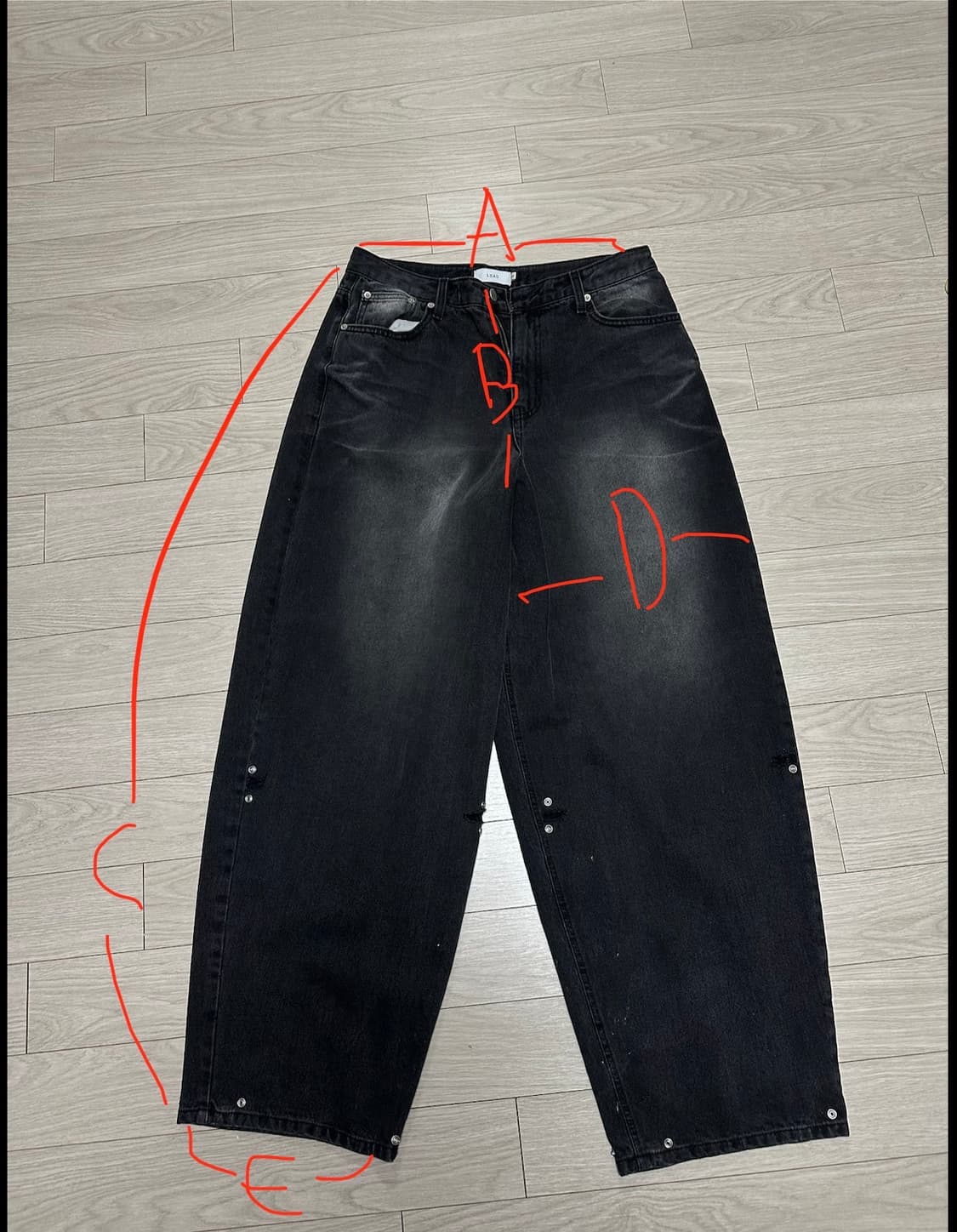 찡 디테일 와이드 벌룬 흑청 데님 상품이미지3