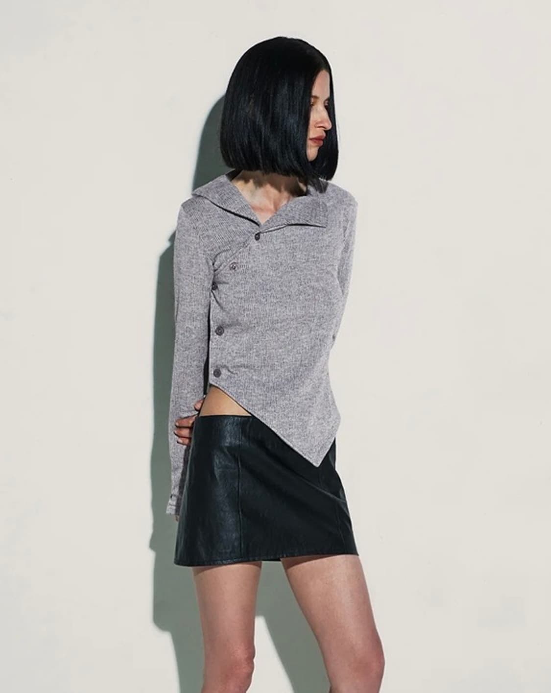 커렌트 OBLIQUE RIBBED CARDIGAN 사선 버튼 가디건 상품이미지3