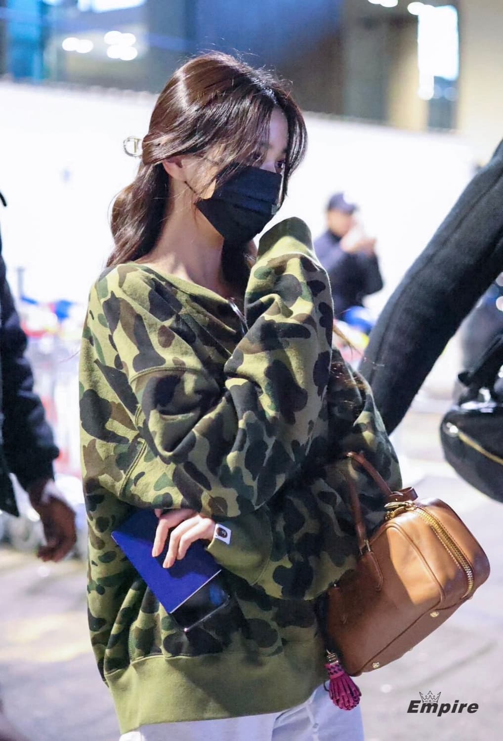 베이프 BAPE 맨투맨 장원영 착용 상품이미지1