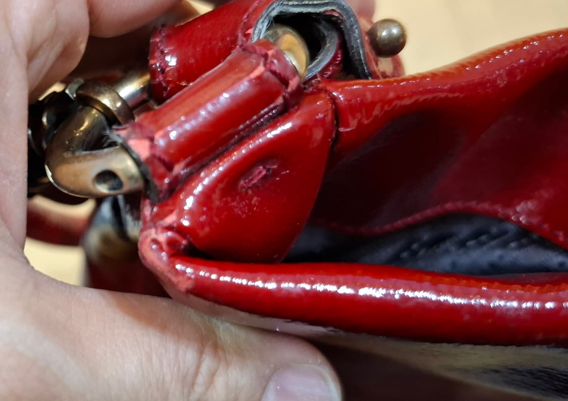페라가모 레드 에나멜 숄더백 상품이미지7