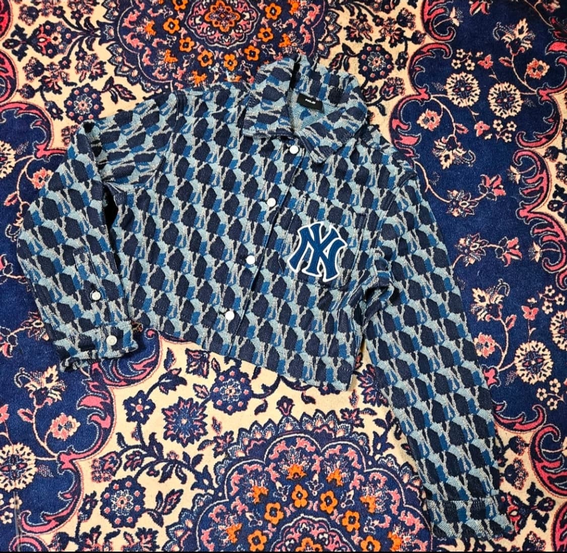 엠엘비(MLB) 22ss 큐브 모노그램 자카드 크롭 자켓
 상품이미지1