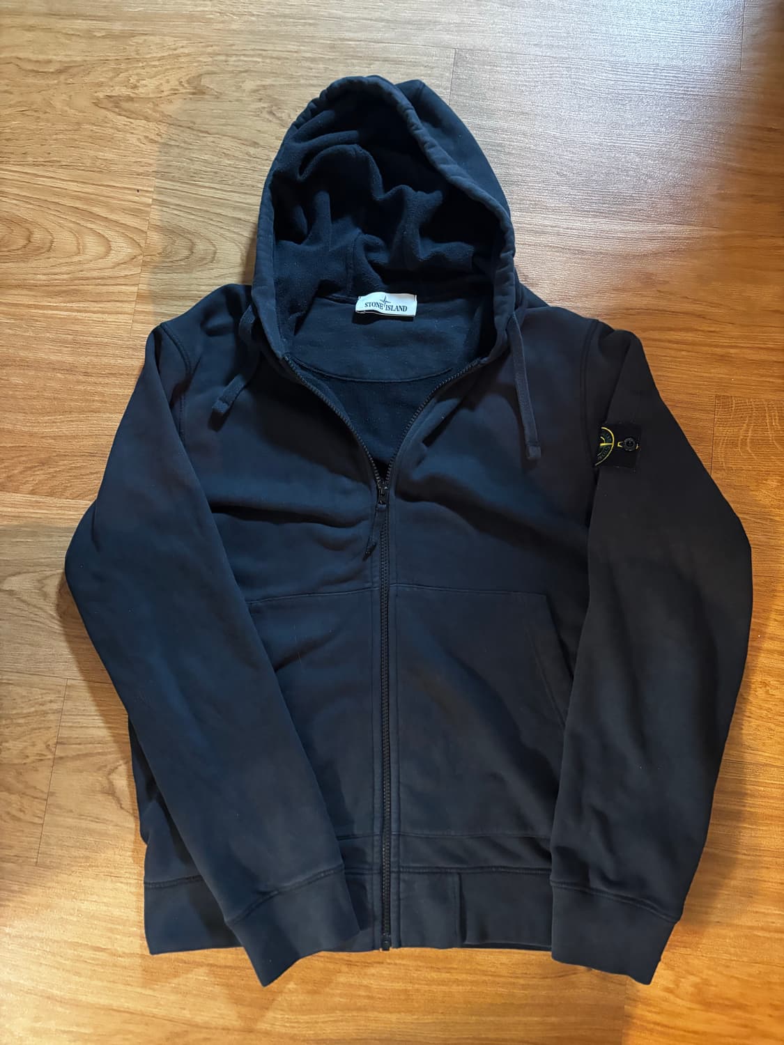 스톤아일랜드 블랙 후드집업 상품이미지1