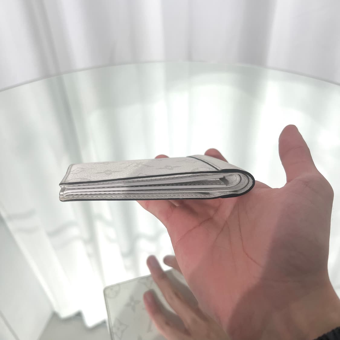 [정품] 루이비통 모노그램 타이가라마 반지갑 옵틱 화이트 상품이미지9