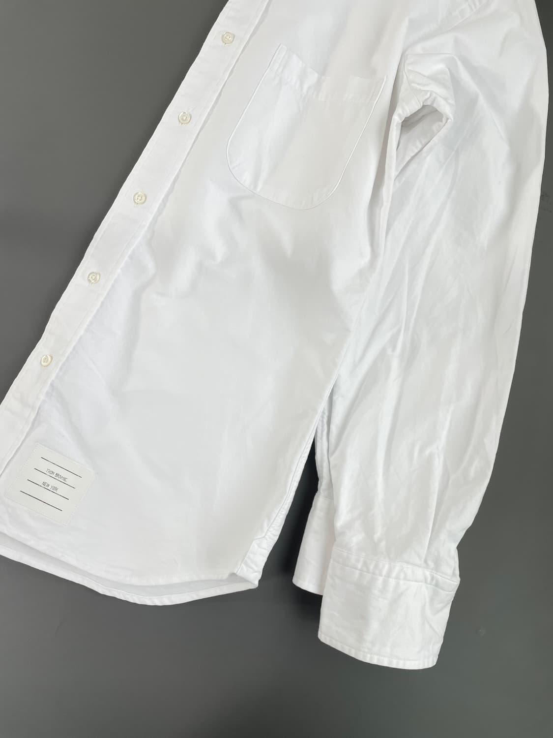 [3] 톰 브라운 클래식 옥스포드 히든 삼선 셔츠 상품이미지7