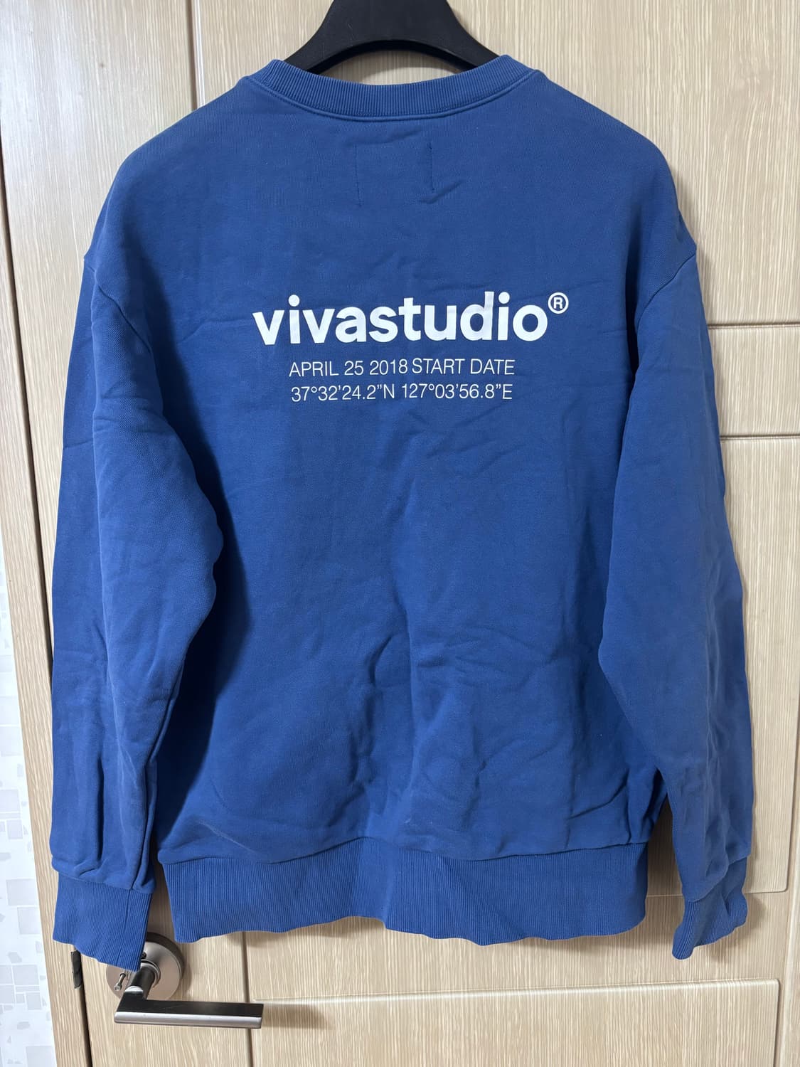 비바스튜디오 블루 맨투맨 M 상품이미지1