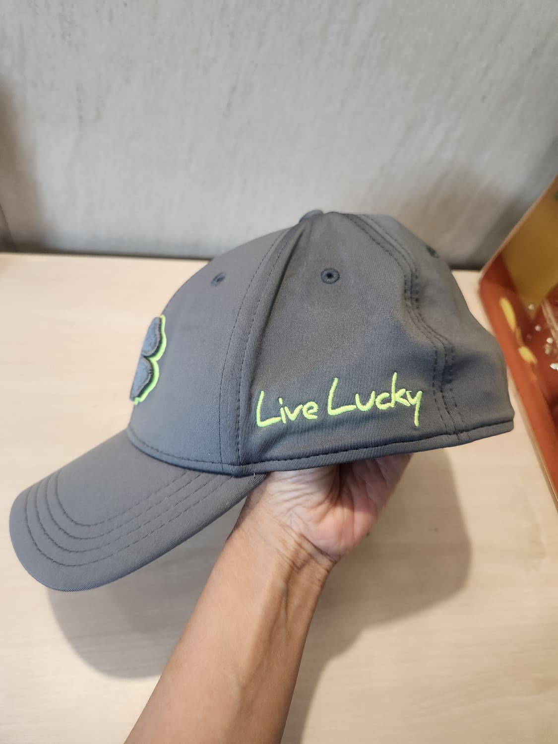 "BLACK CLOVER 🧢 Live Lucky 네온 클로버 캡"
 상품이미지5