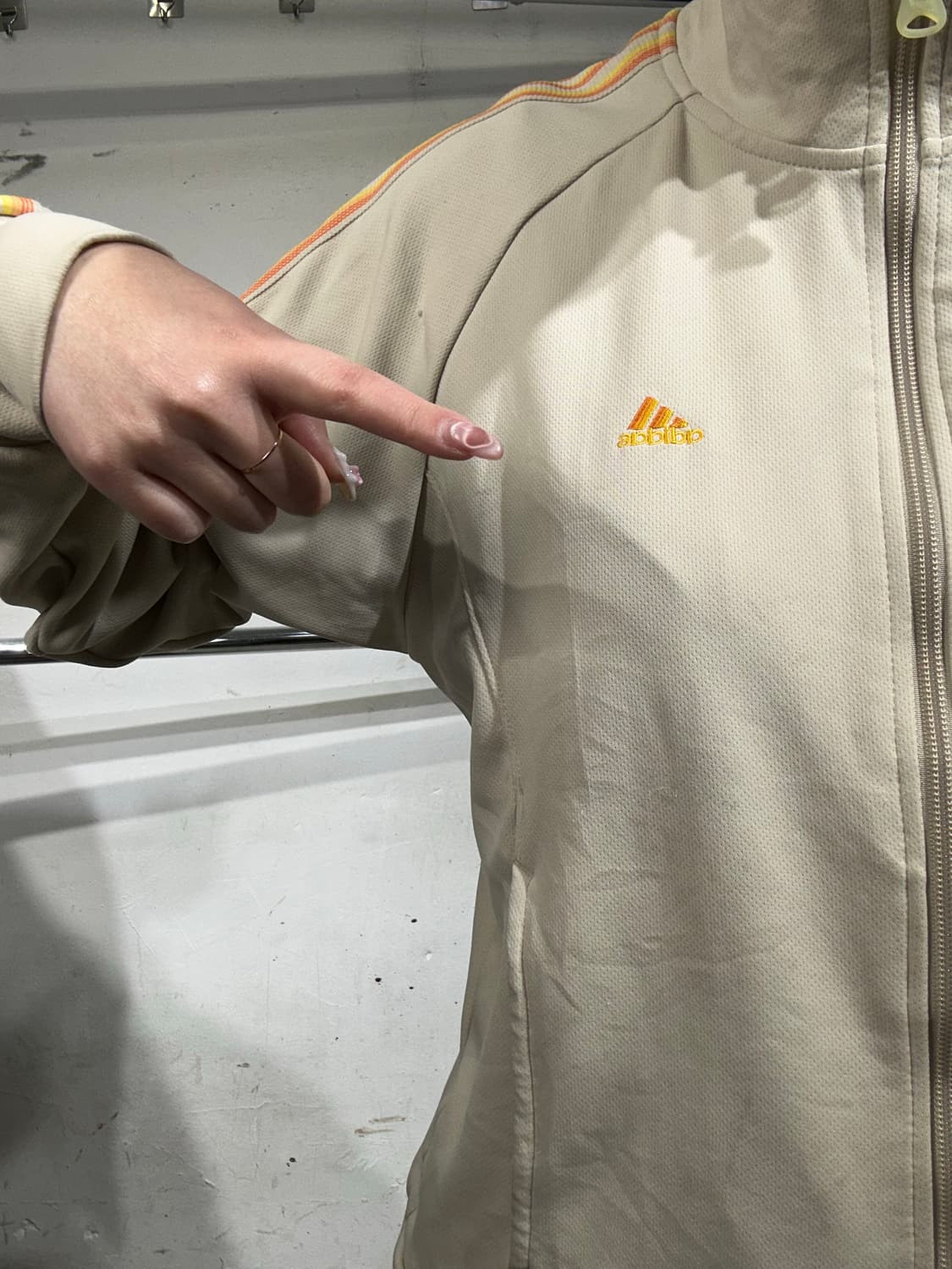 아디다스 베이지 옐로우 삼선 오버핏 스몰 로고 트랙탑 져지 M 상품이미지4