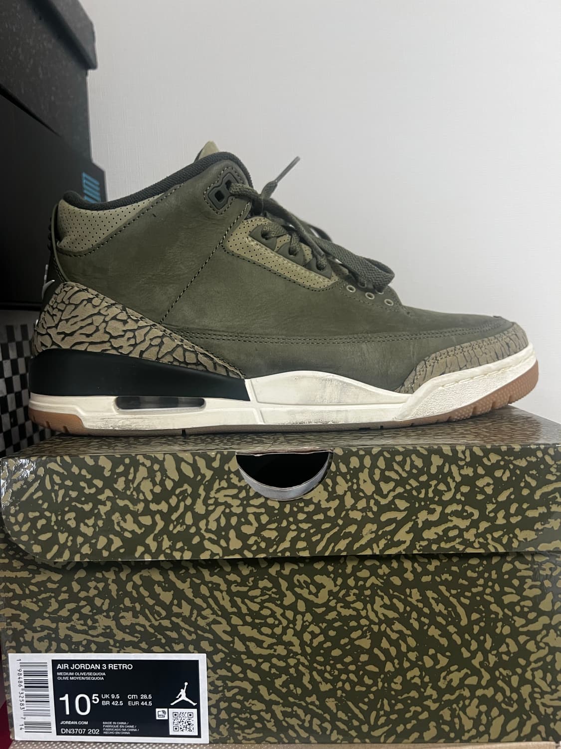 나이키 에어 조던 3 레트로 올리브  상품이미지3