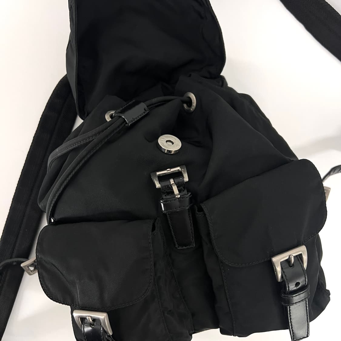 프라다 삼각로고 나일론 백팩 블랙 스몰 상품이미지8