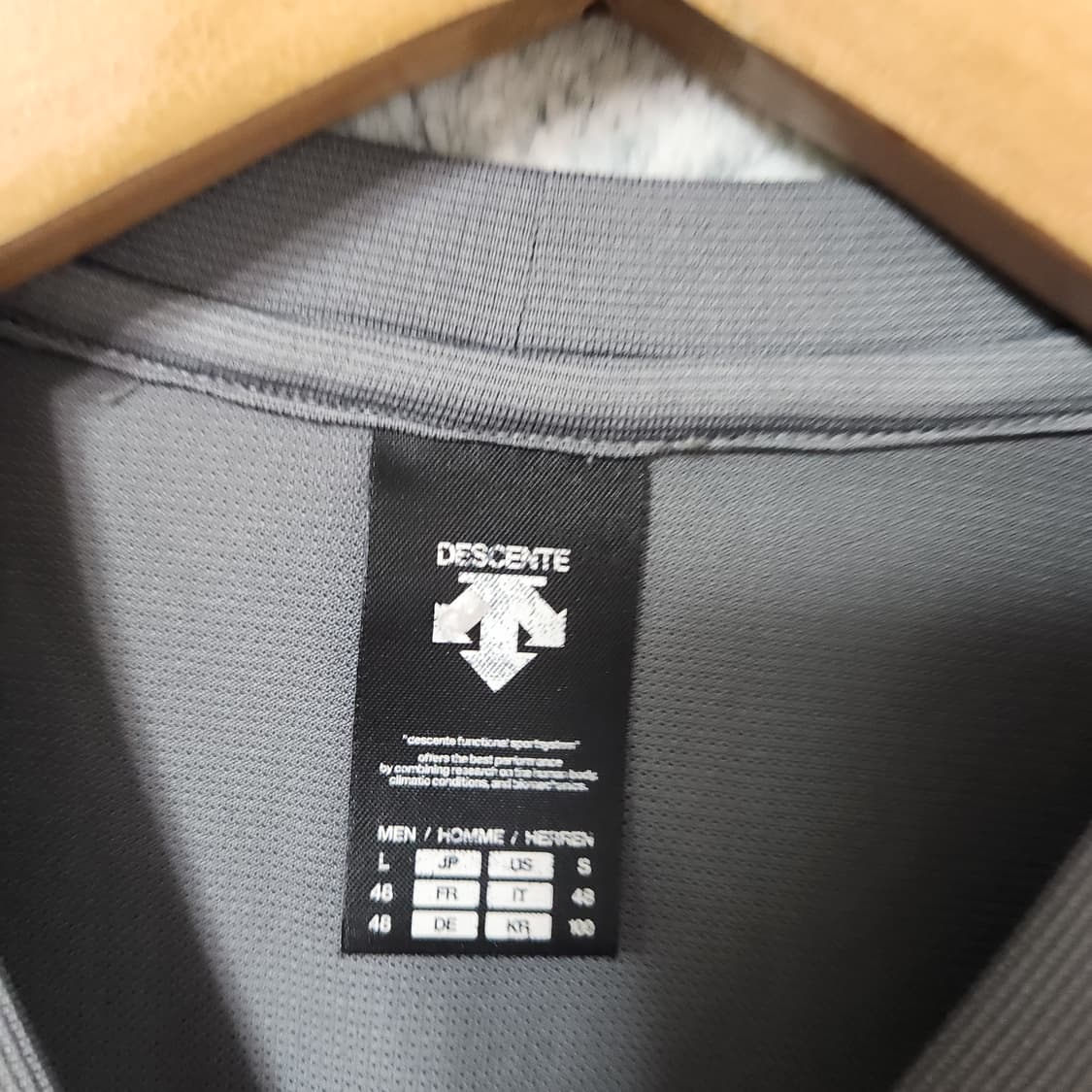 240A [100] 데상트 기능성 반팔 티셔츠 상품이미지2