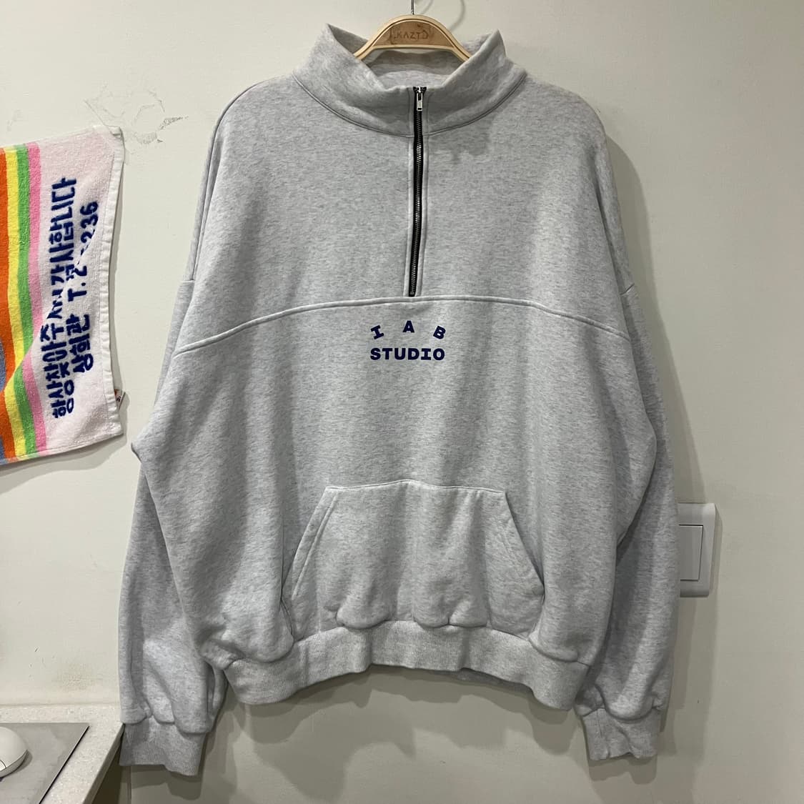 142 아이앱 스튜디오 하프집업 반집업 맨투맨 상품이미지1