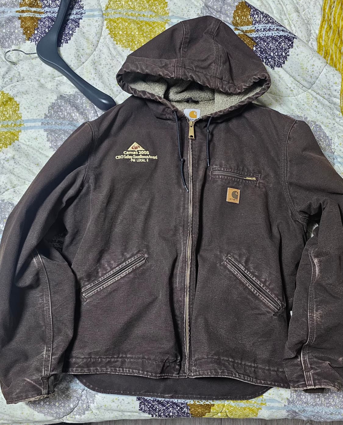 칼하트 시에라 J141 DKB  L 사이즈 판매합니다 상품이미지1