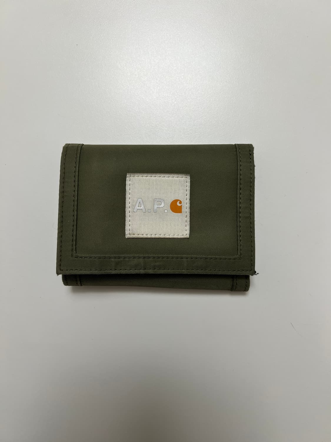 A.P.C. 칼하트 지갑 상품이미지1