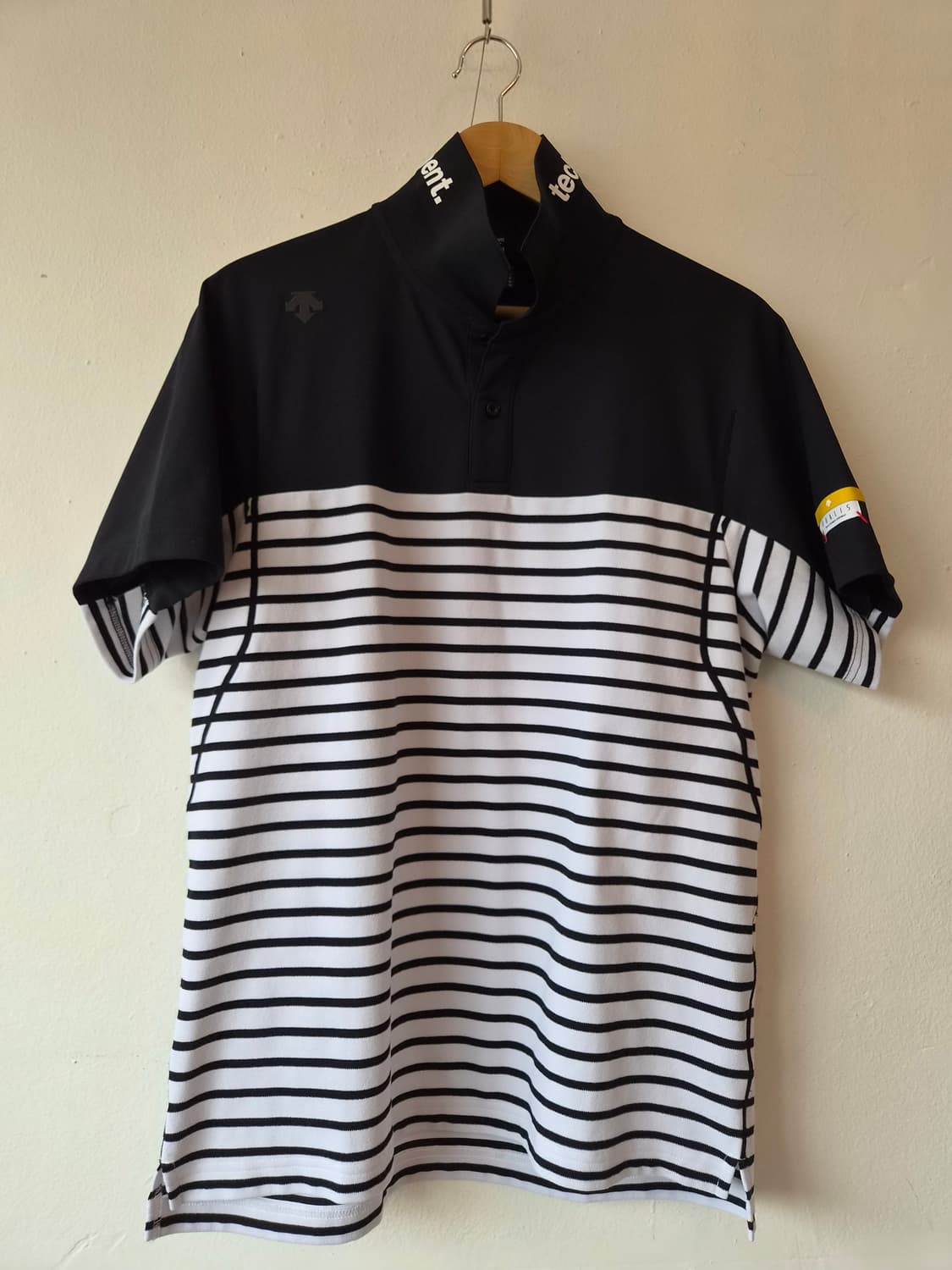 데상트 남성 블랙배색반팔PK카라티셔츠 105사이즈 상품이미지3