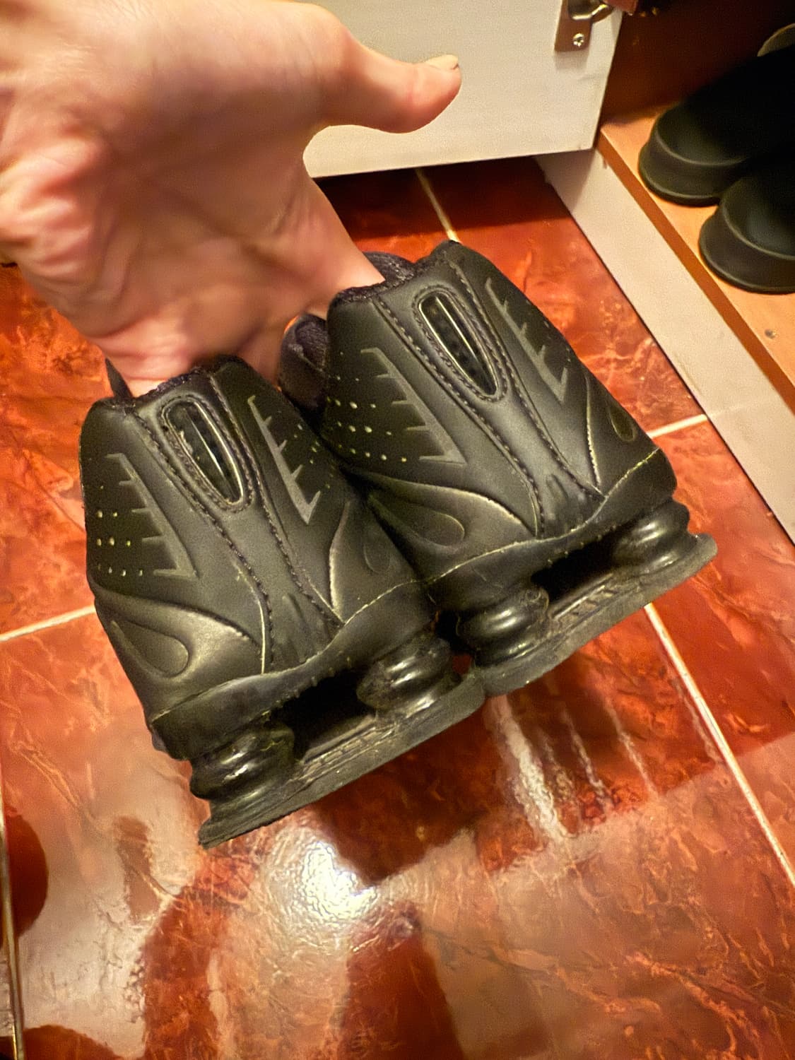 나이키 샥스 R4 블랙 브라이트 크림슨 245 상품이미지3