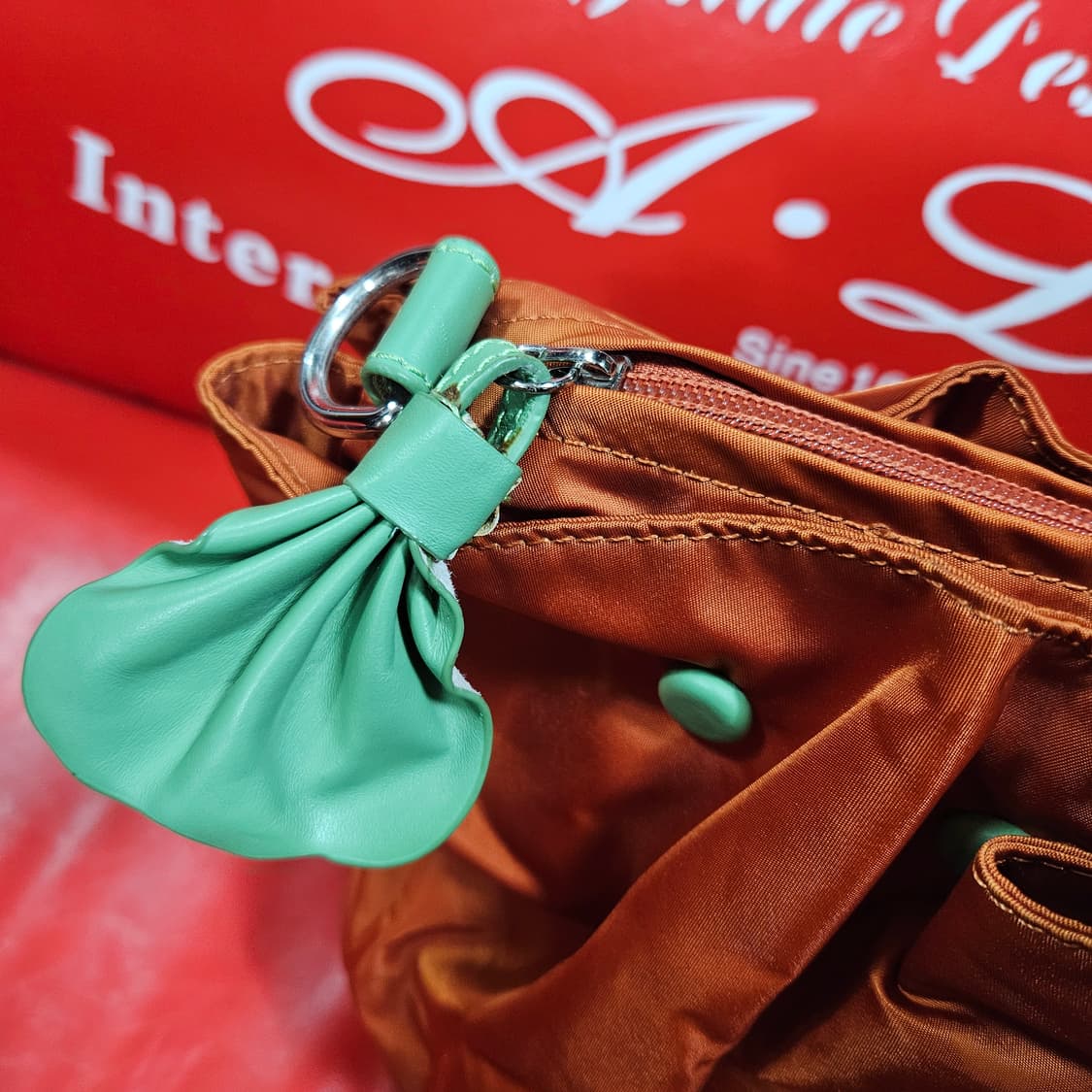 ON-FUNNY 나일론 셔링 민트 가죽배색 토트 크로스백 상품이미지3