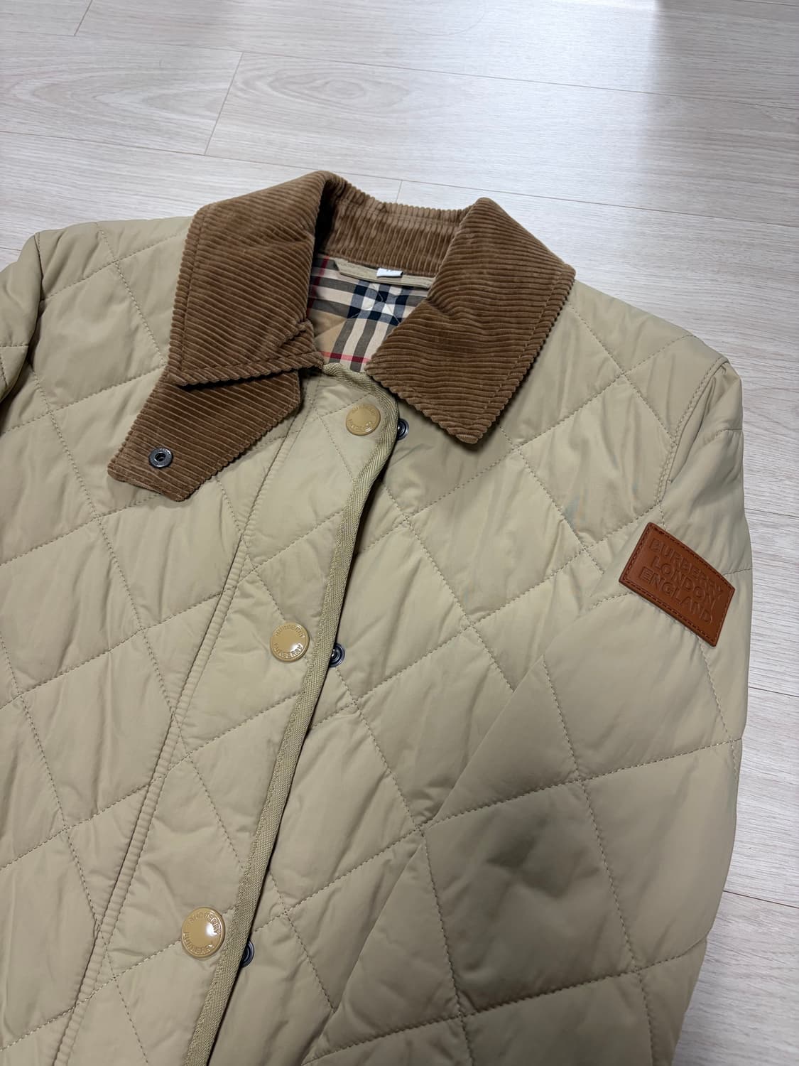 [2회착용] 버버리 여성용 퀼팅 자켓 XS 상품이미지7