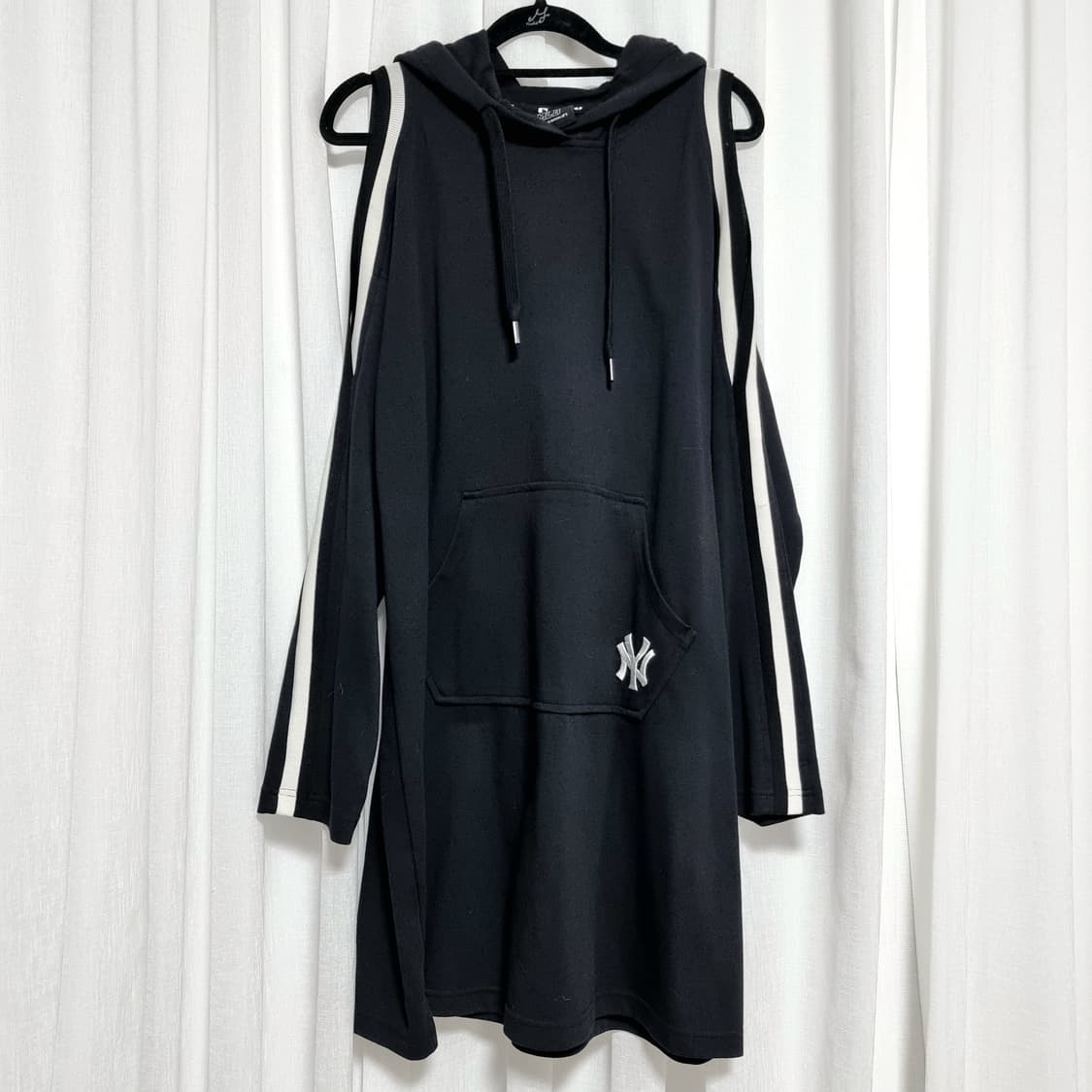 MLB 후드 원피스 어깨트임 (프리사이즈/44~77) 상태최상/2회착 상품이미지1