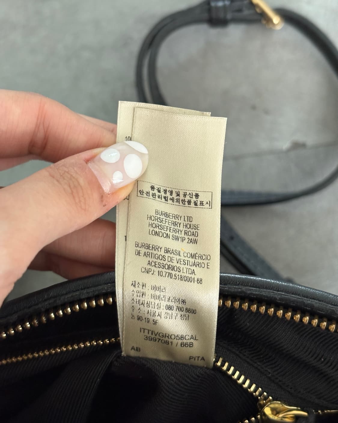 Burberry 버버리 리미티드 레더 노바체크 크로스백 상품이미지6