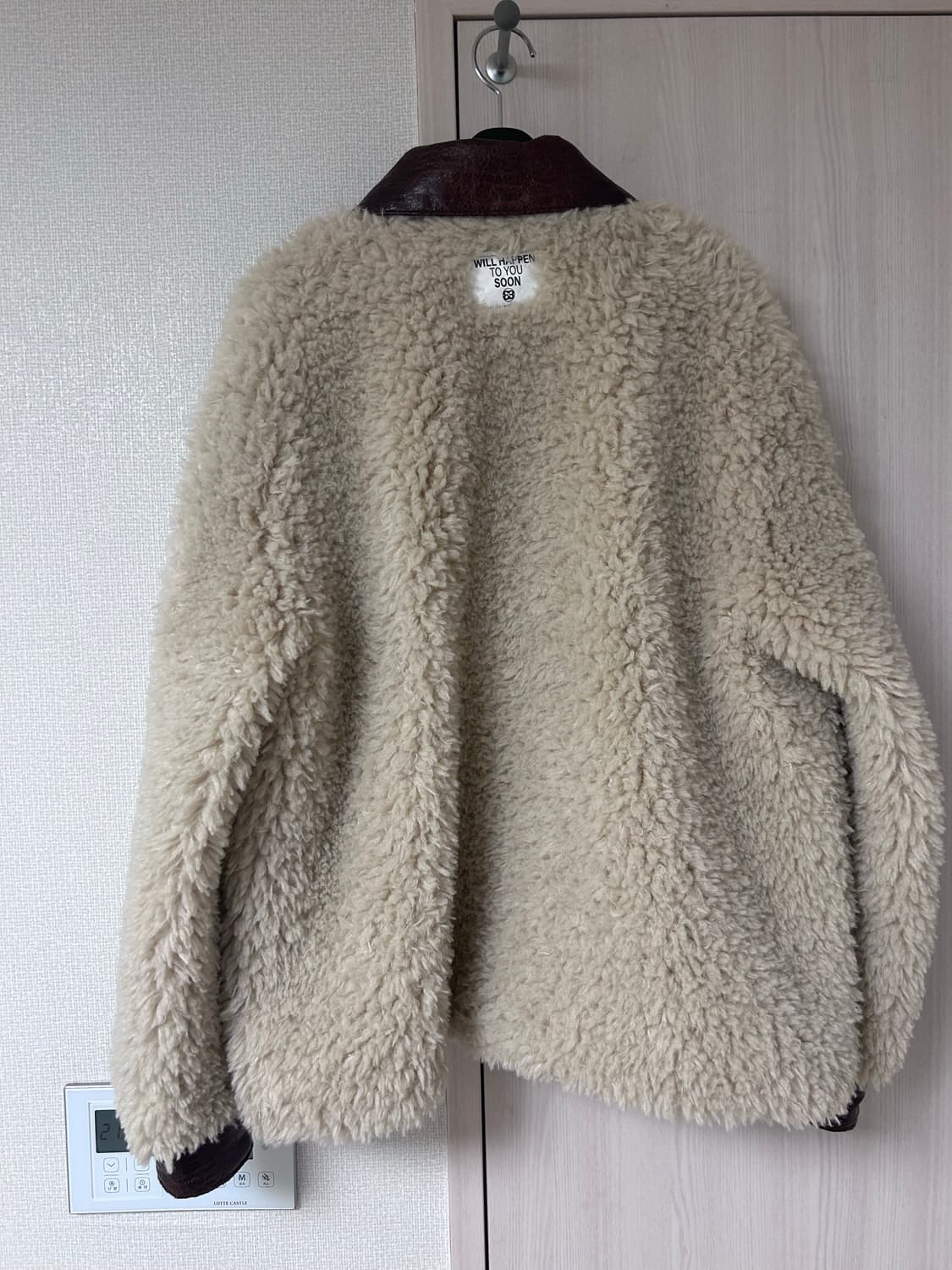 엔오르 LEATHER COLORED FUR JACKET - BEIGE 상품이미지3
