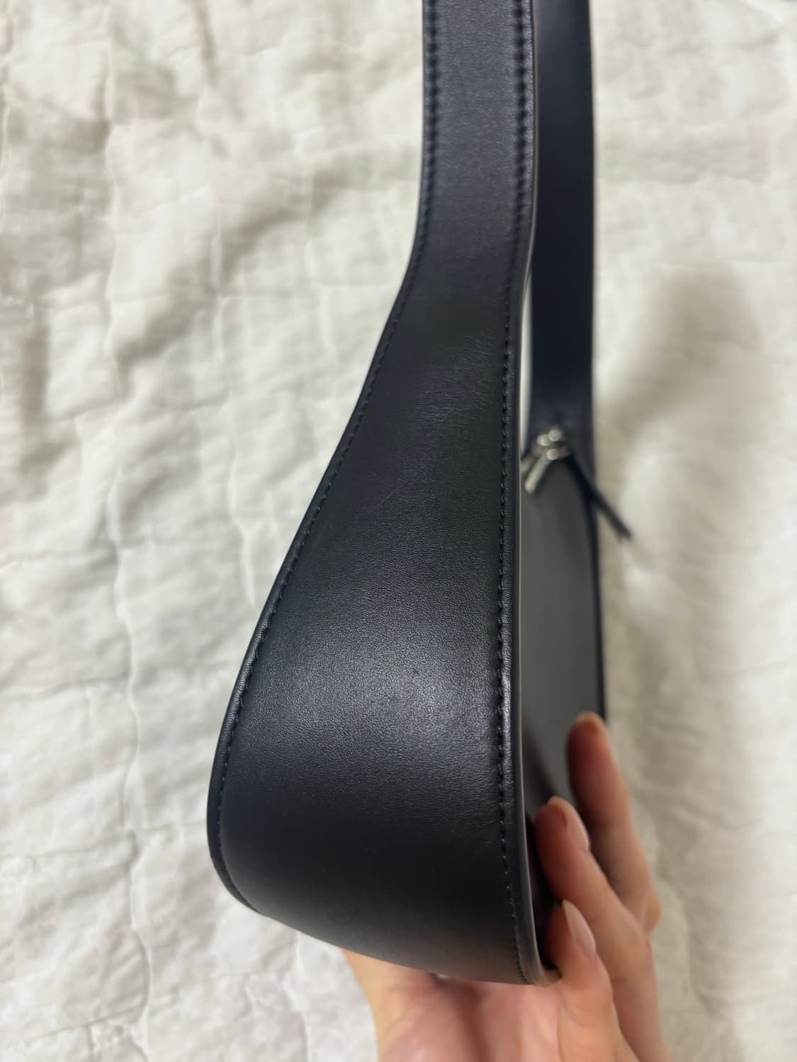 The row 더로우 하프문 하프문백 블랙 상품이미지5