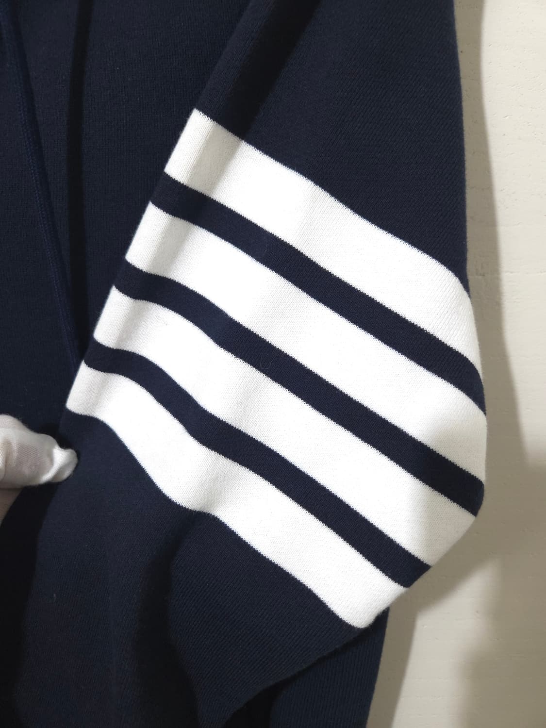 [3, 새상품급] 톰브라운 사선완장 금장 후드집업  상품이미지8