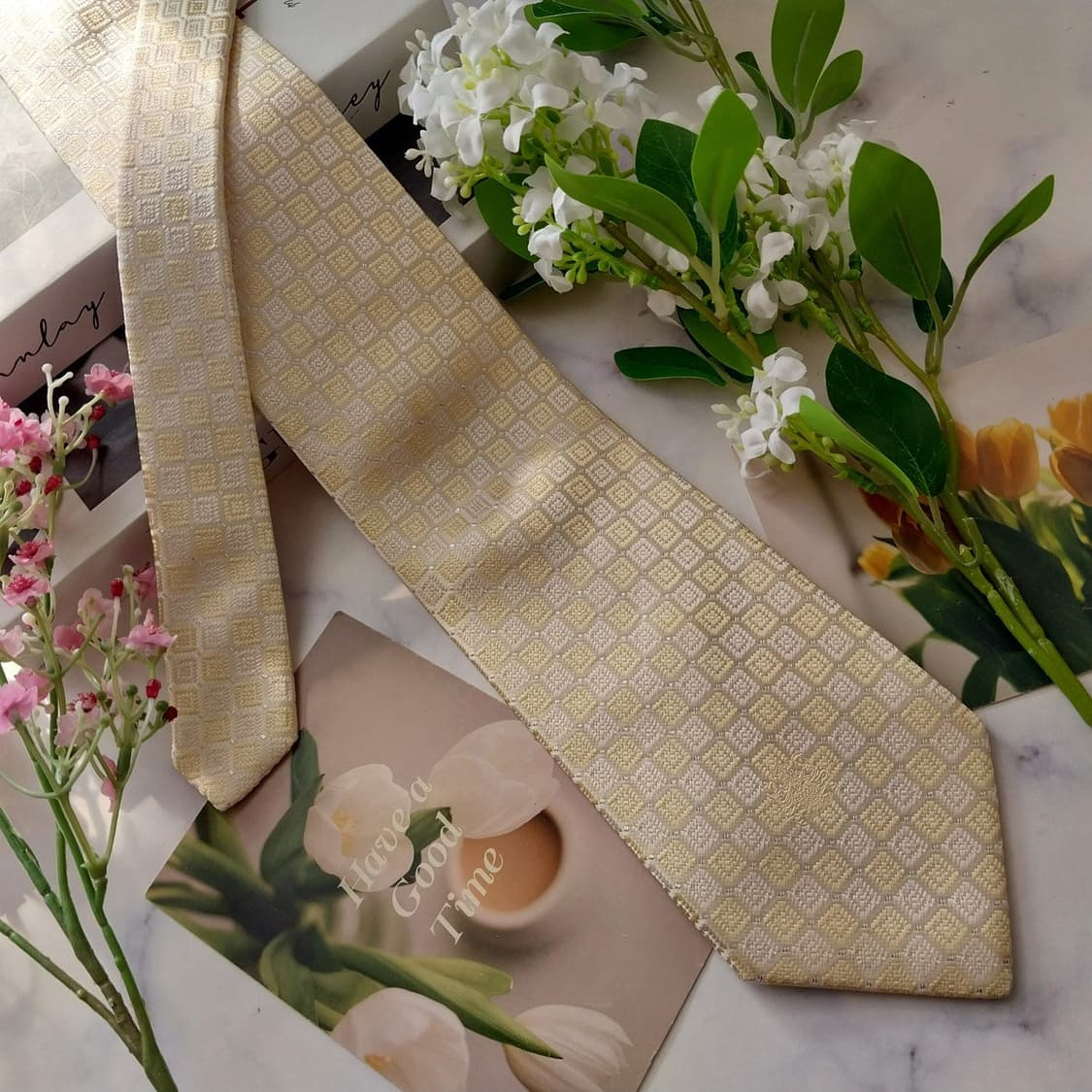 아쿠아스큐텀 실크 옐로우 패턴 넥타이 9.3cm A+등급 K2073
 상품이미지3