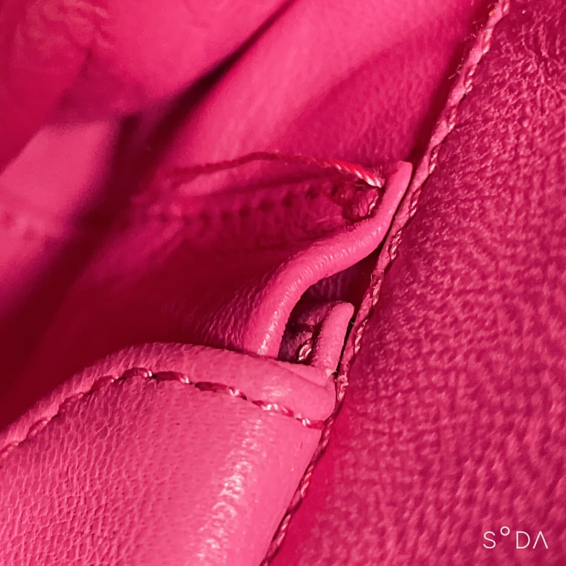 프라다 핑크 셔링 체인 숄더백 상품이미지9