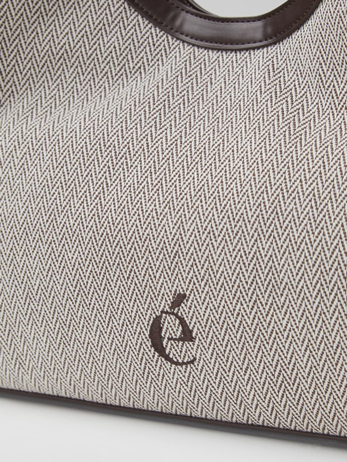 아카이크앱크 트라이앵글백 헤링본 상품이미지3