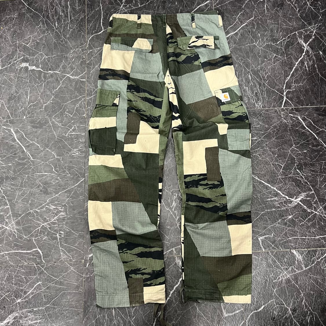 칼하트 WIP 레귤러 카모 카고 팬츠 상품이미지5