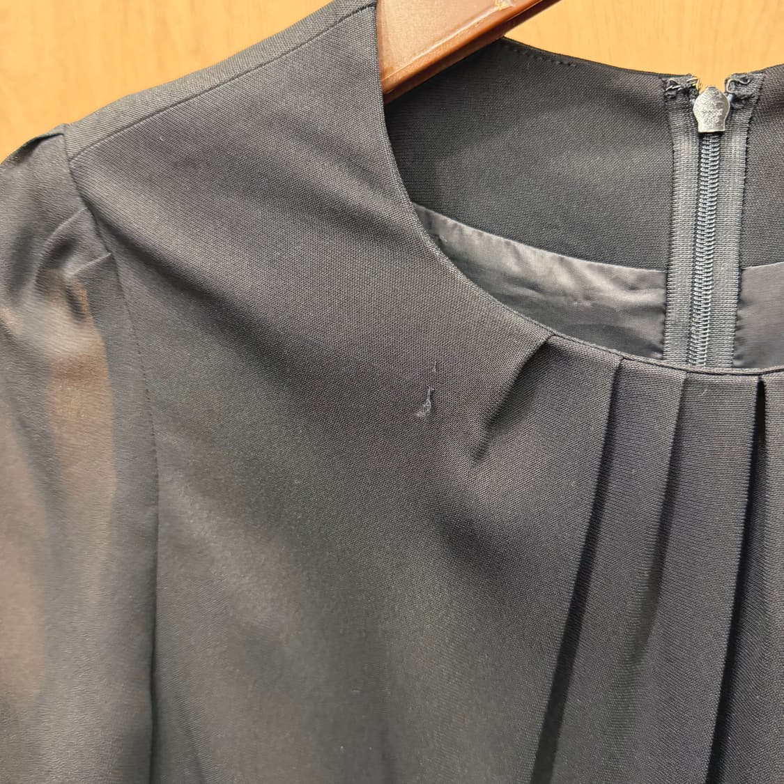 발망 롱원피스 7부 시스루 슬리브 넥라인 셔링 백지퍼 클로징 디테일 블랙 상품이미지10