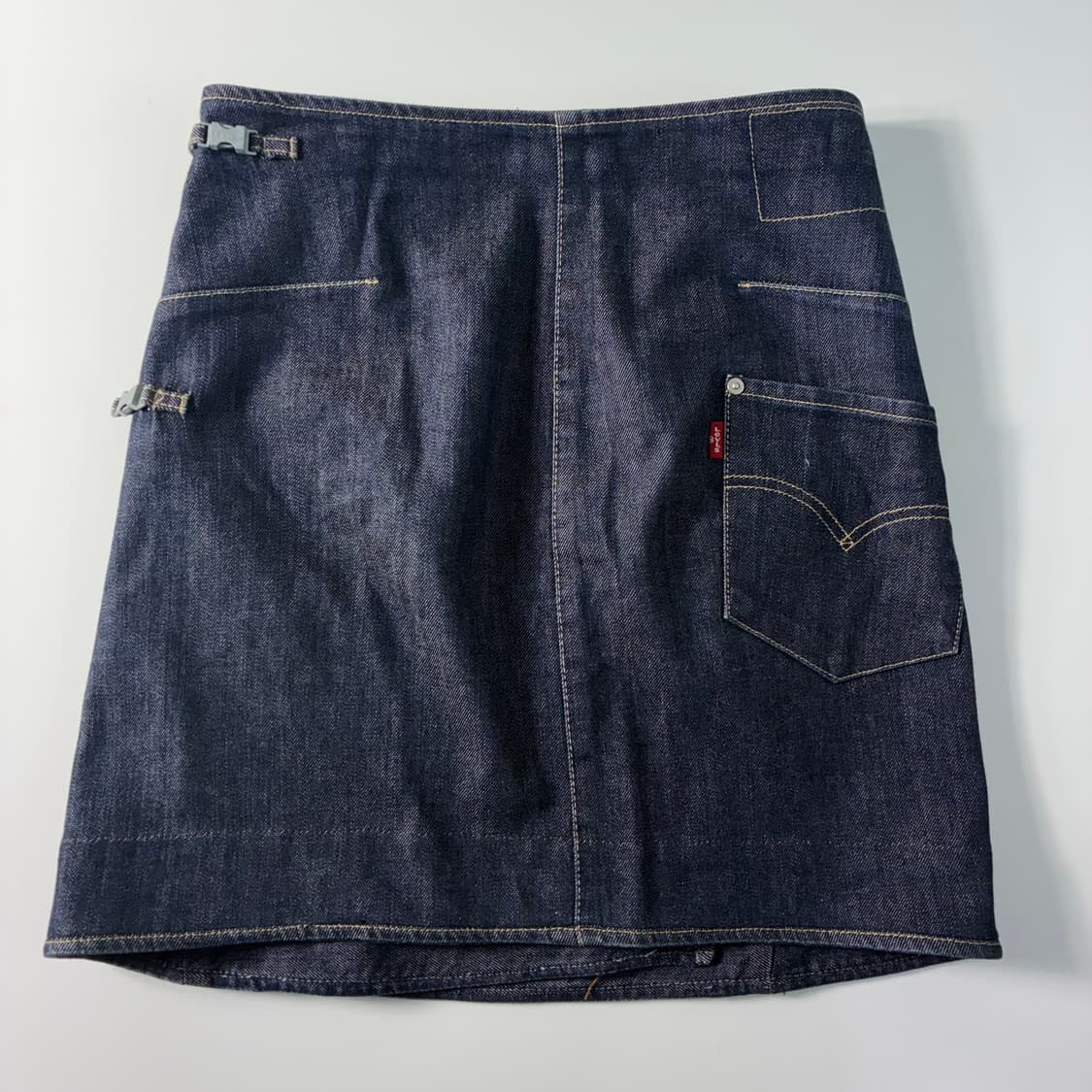 Levi‘s 리바이스 에지니어드진 00‘s 아이언 버클 데님 랩 스커트 상품이미지2