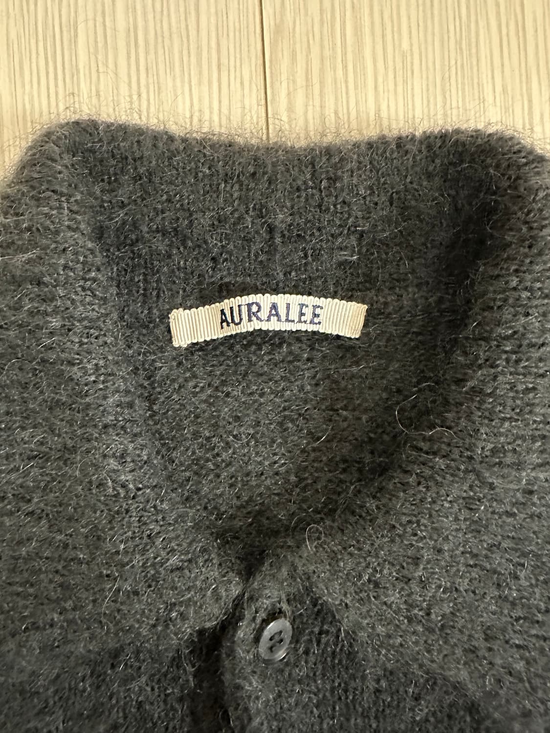 오라리 브러시드 수퍼 키드 모헤어 블랜드 폴로 니트 - 잉크 블랙 상품이미지2