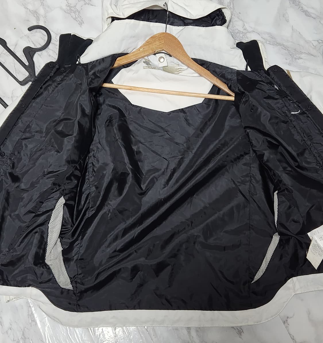 데상트 화이트 점퍼 바람막이 자켓 상품이미지5