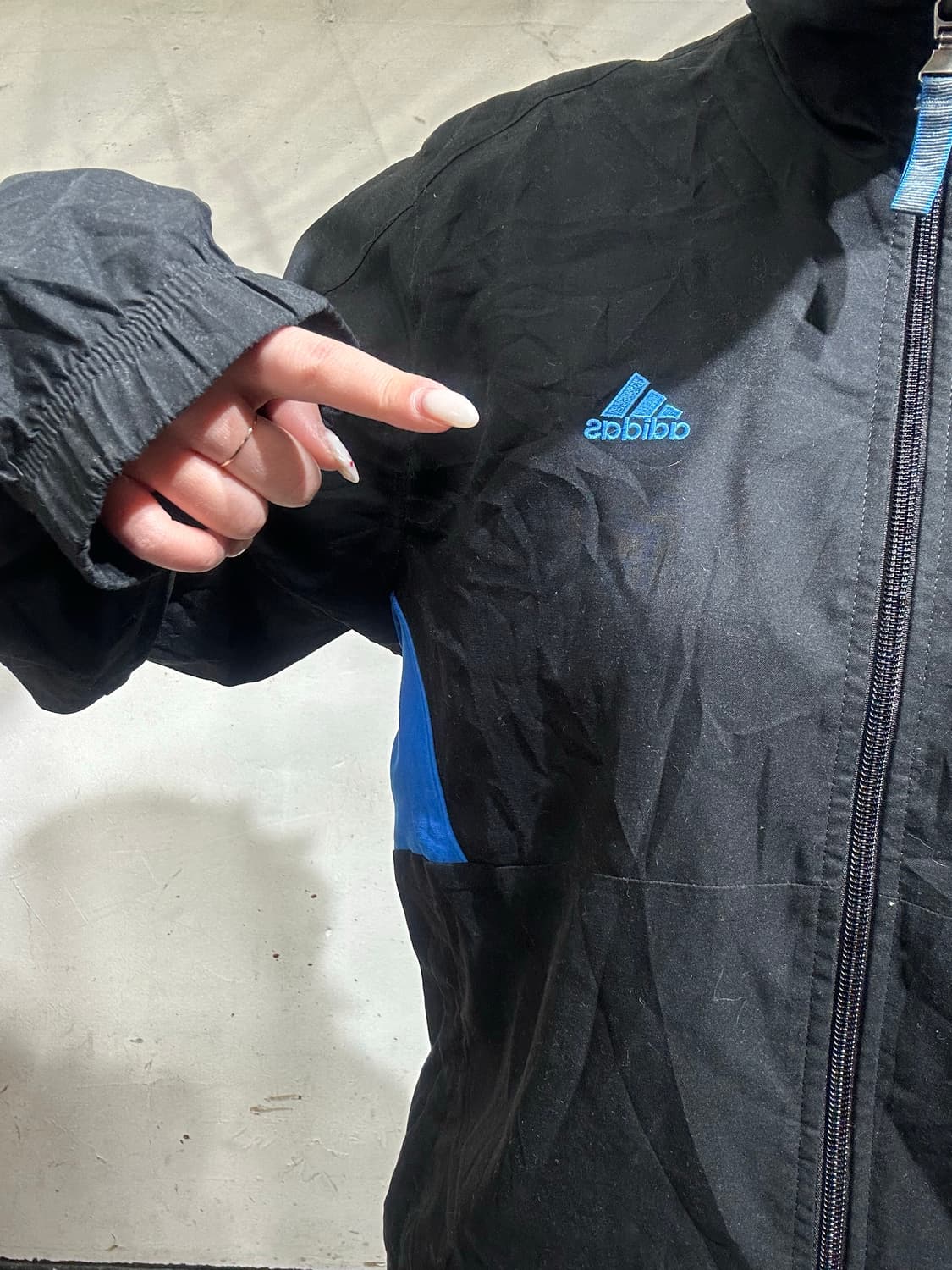 아디다스 블랙 블루 로고 바람막이 자켓 S 상품이미지4