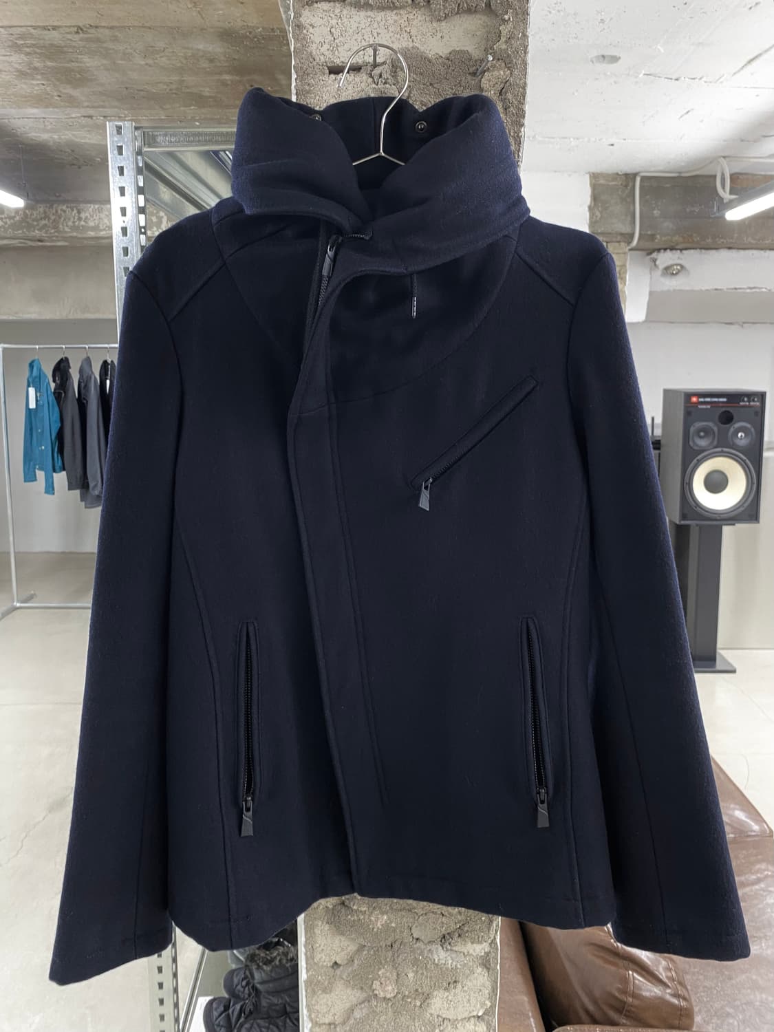 캐서린 햄넷 런던 비대칭 사선 자켓 상품이미지3