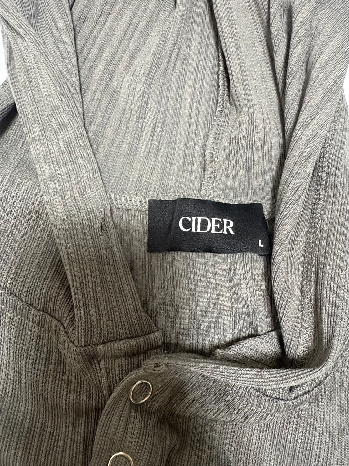 샵사이다 스티치 버튼 크롭 후드 상품이미지2