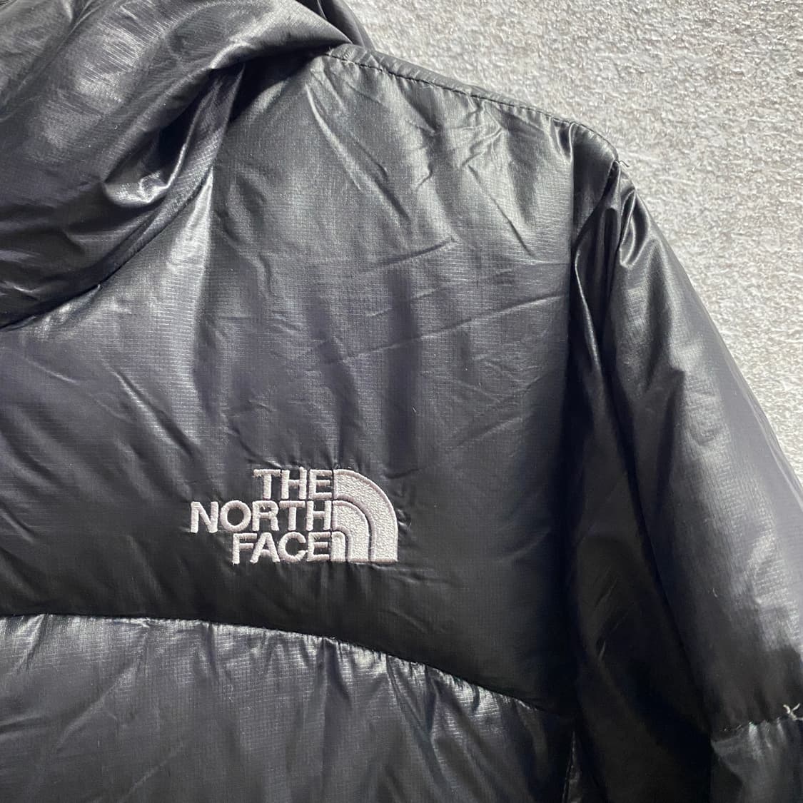 노스페이스 써밋 스몰로고 블랙 경량 패딩 B4036 상품이미지3