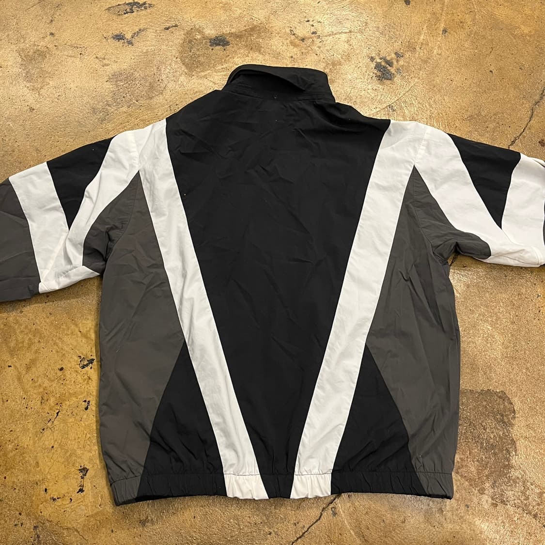 [정품/S] 뉴발란스 블랙 화이트 바람막이 자켓 b8 상품이미지4