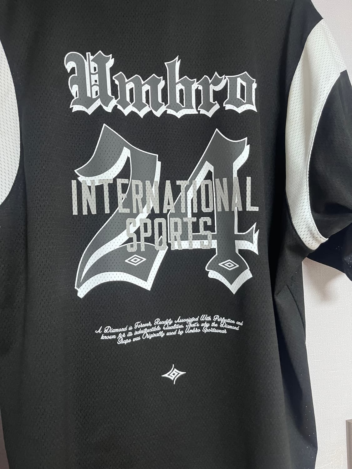 엄브로 스포티 레터링 메쉬 반팔티셔츠 블랙 상품이미지6